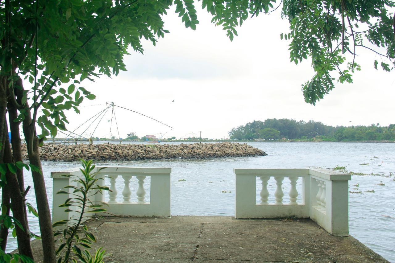 Muziris Harbour View Hotel Kochi Екстериор снимка